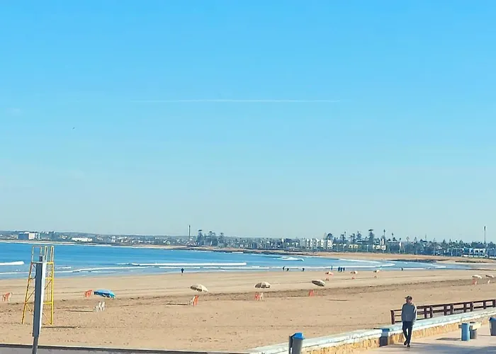 Feels Like Home, Nice Apartment With Garden View In Center, Close To Beach